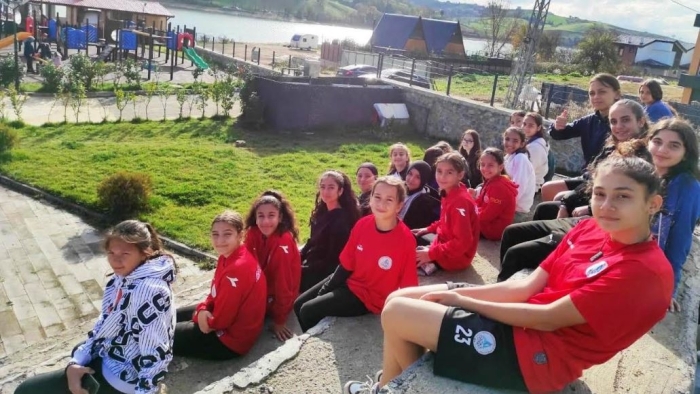 Körfez GB kız futbol takımlarının gelişim kampı